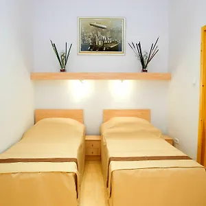 Centrooms House בית הארחה